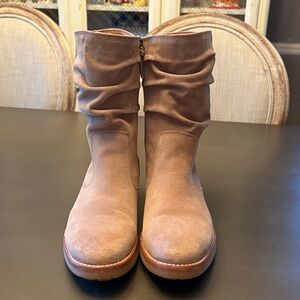 Like New Sofft Burnette in Suede. Size 10.